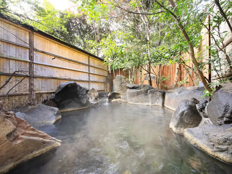 【うたかたの湯】風情ある露天風呂