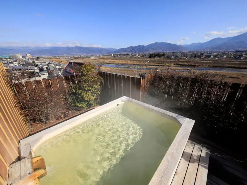 貸切露天風呂【天空の湯】眼下には笛吹川