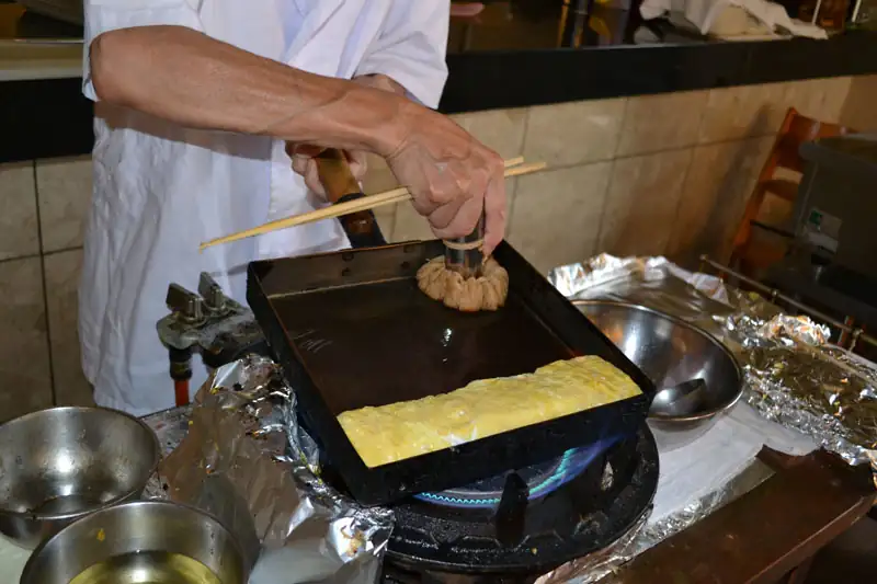 朝食時板前が目の前で焼く玉子焼き1