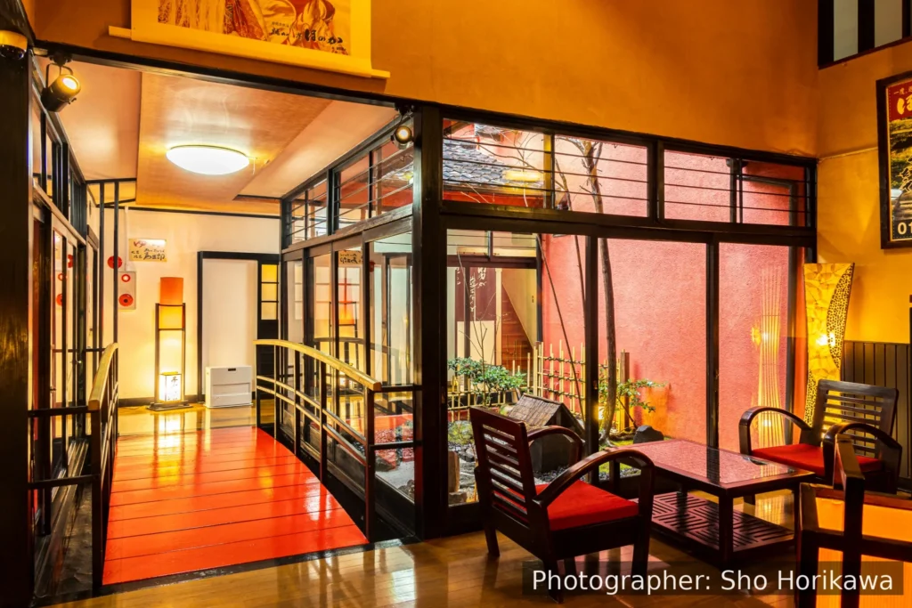 熱海温泉　離れの宿ほのか　渡り廊下