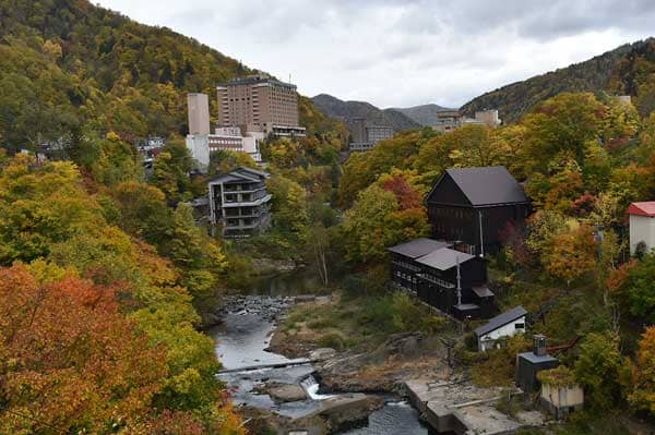 定山渓温泉の泉質