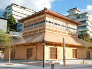 岹1
